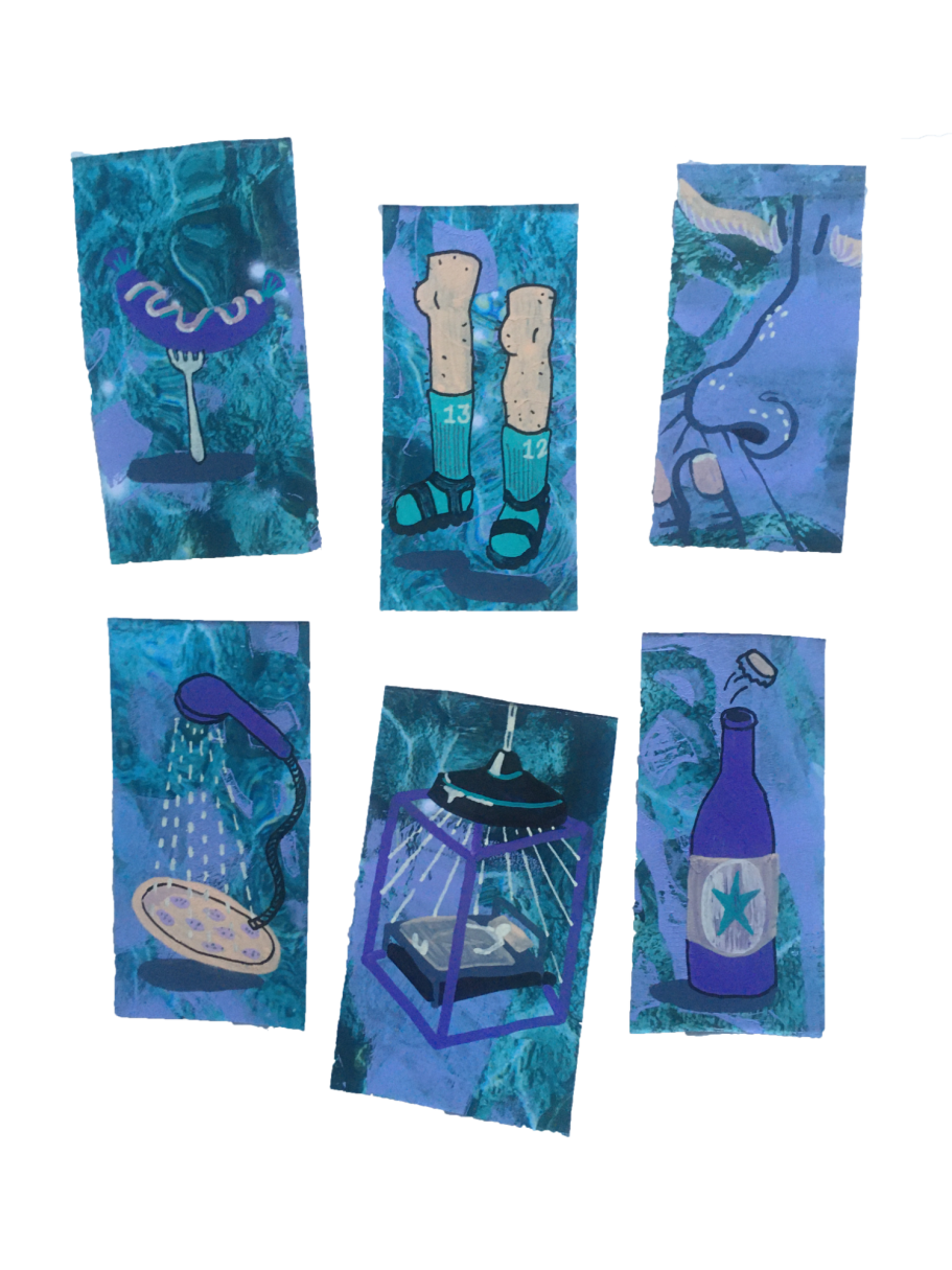 Blaue Stoffmuster mit verschiedenen Motiven, darunter Glas, Flasche und Laterne.